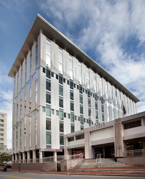 7315 Wisconsin Ave, Bethesda, MD à louer - Photo de l’immeuble – Image 2 sur 5