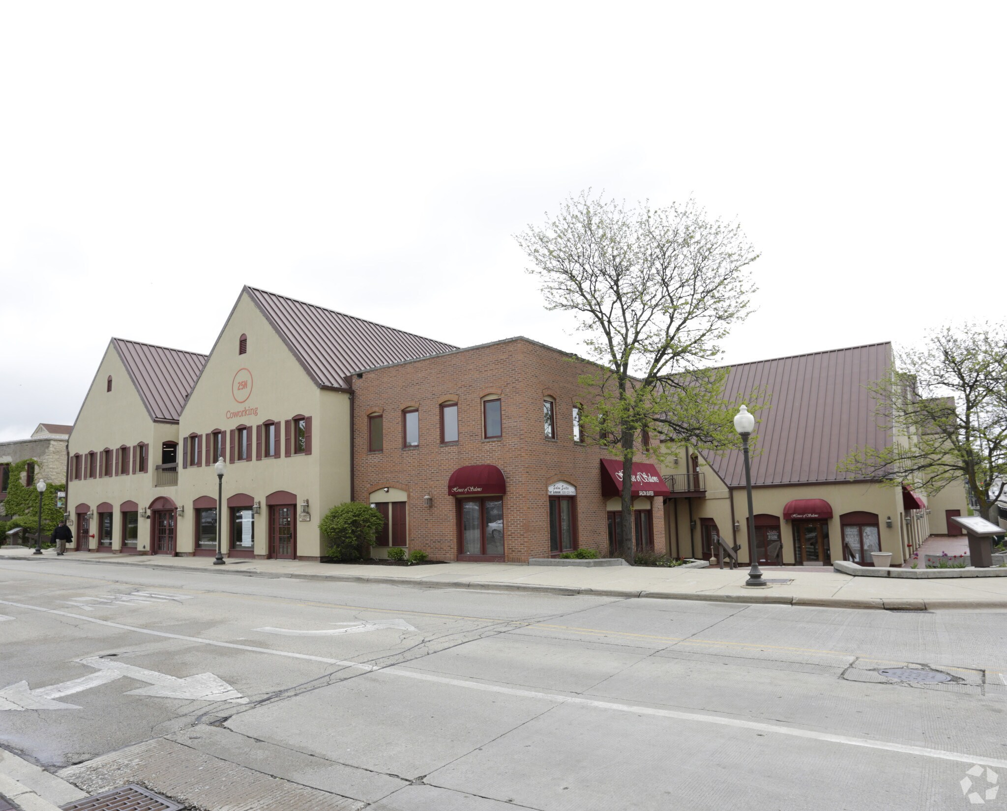 1 W State St, Geneva, IL à louer Photo principale– Image 1 sur 3