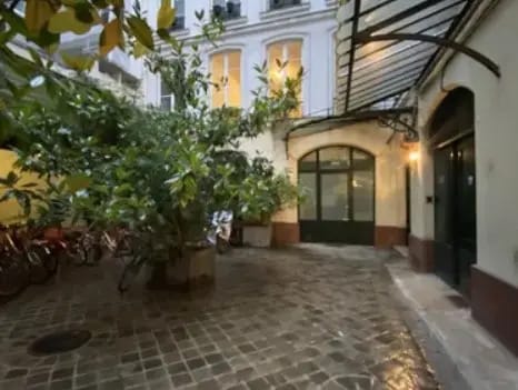 13 Rue Du Faubourg Saint-Martin, Paris à louer - Photo de l’immeuble – Image 1 sur 6