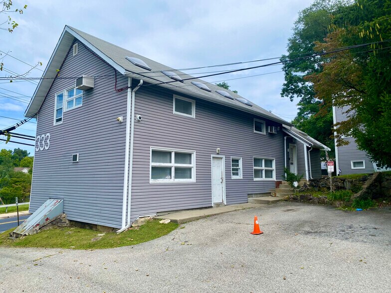 333 Old Tarrytown Rd, White Plains, NY à vendre - Photo de l’immeuble – Image 3 sur 4