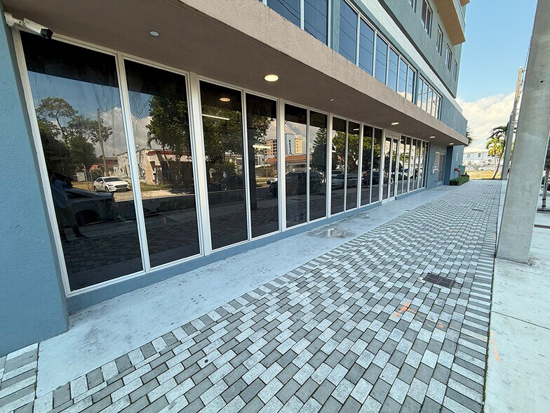 1110 NW 1st St, Miami, FL à louer - Photo de l’immeuble – Image 3 sur 16