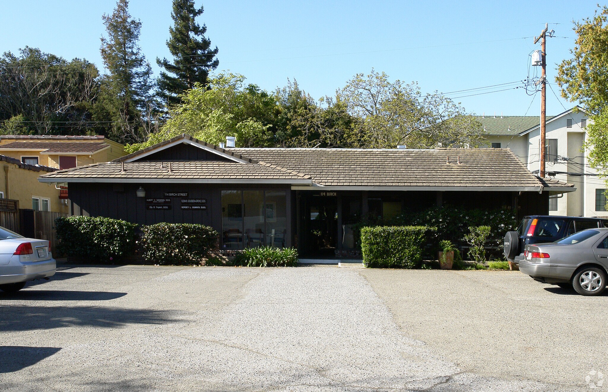 114 Birch St, Redwood City, CA à louer Photo de l’immeuble– Image 1 sur 14