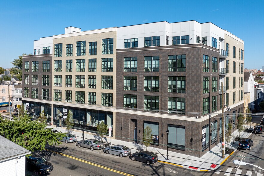 70 Central Ave, Jersey City, NJ à louer - Photo de l’immeuble – Image 1 sur 5