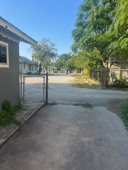 2418 COMMERCE, San Antonio, TX à vendre - Photo de l’immeuble – Image 3 sur 9