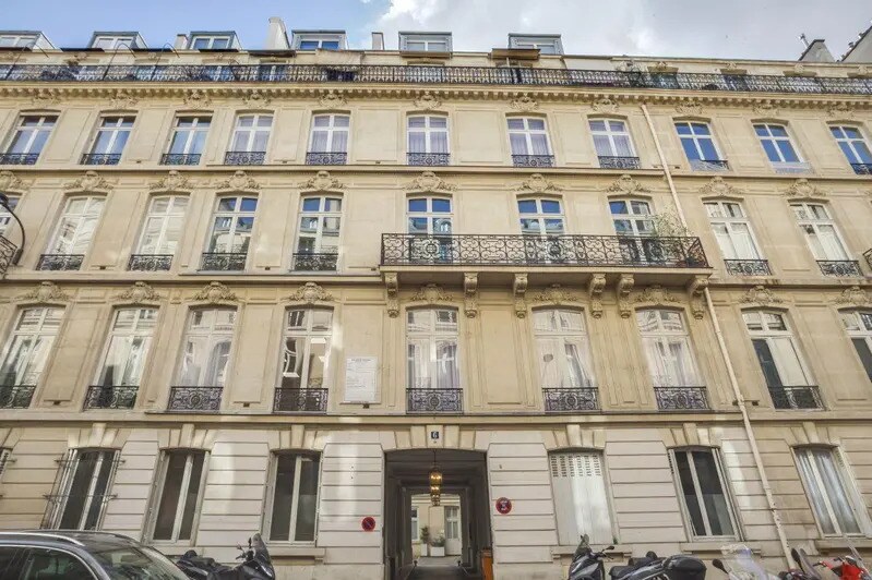 6 Rue Lincoln, Paris à louer - Photo de l’immeuble – Image 2 sur 6