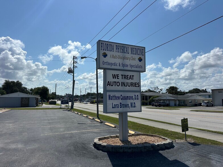 2200 W Bay Dr, Largo, FL à vendre - Photo de l’immeuble – Image 3 sur 10