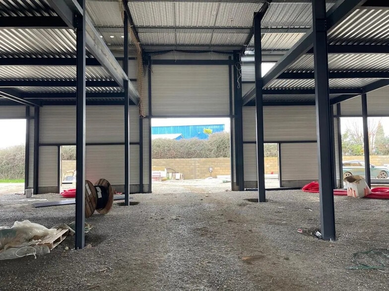 Local d'activités dans Lunel à vendre - Photo de l’immeuble – Image 3 sur 10