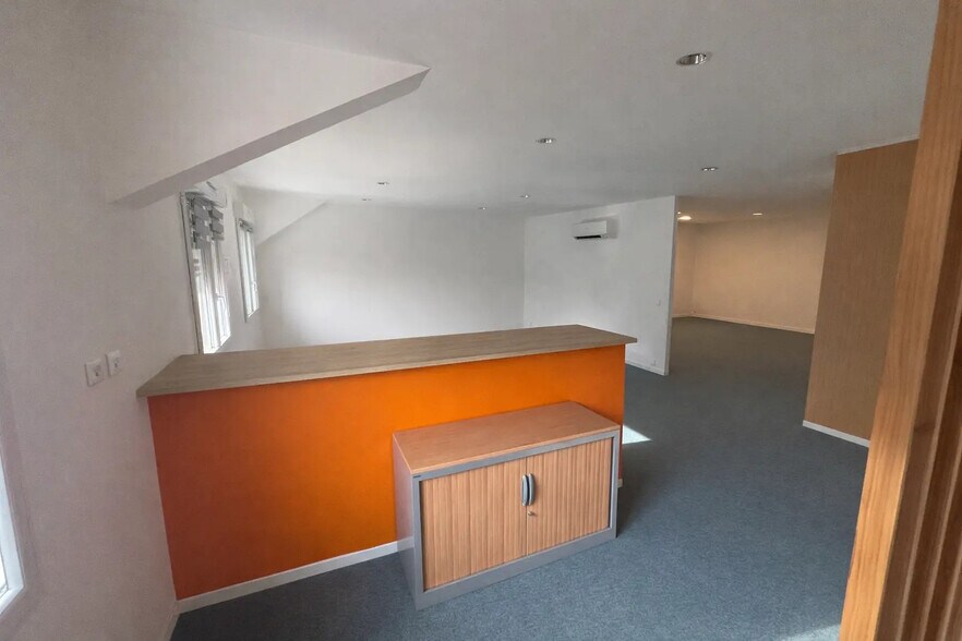 Local d’activités dans Saint-Maximin-la-Sainte-Baume à louer - Photo intérieure – Image 2 sur 9