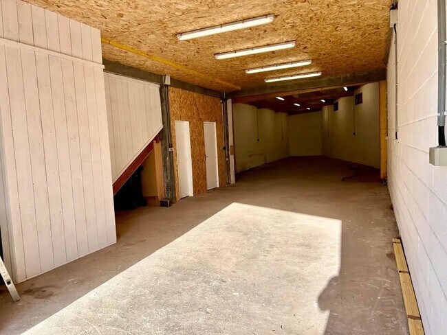 Plus de détails pour Local d’activités à vendre