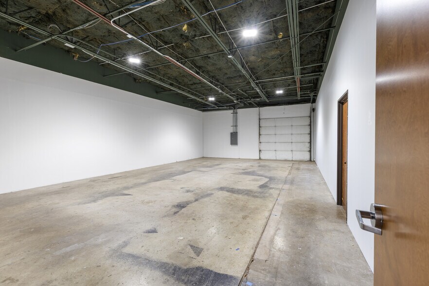 12200 N Stemmons Fwy, Farmers Branch, TX à louer - Photo de l’immeuble – Image 3 sur 7