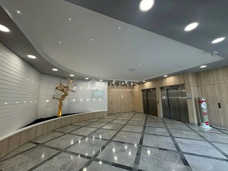 Bureau dans Vélizy-Villacoublay à louer - Hall d’entrée – Image 3 sur 6