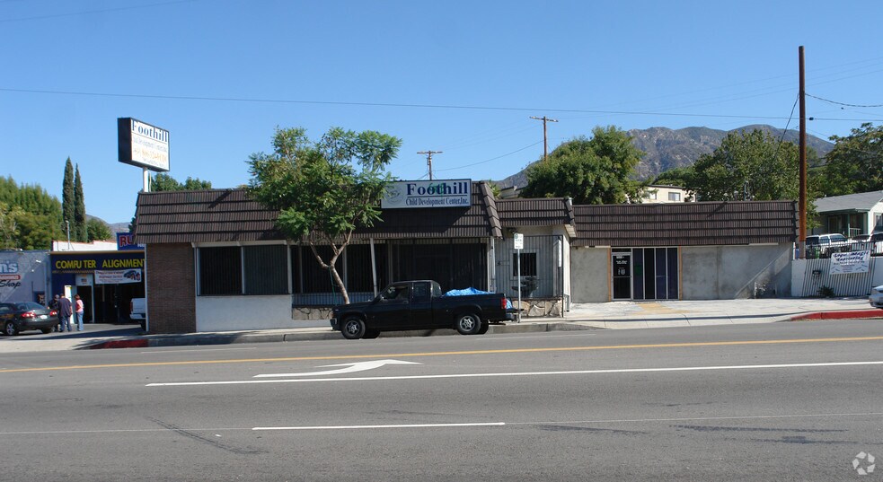 7505 Foothill Blvd, Tujunga, CA à louer - Photo de l’immeuble – Image 1 sur 2