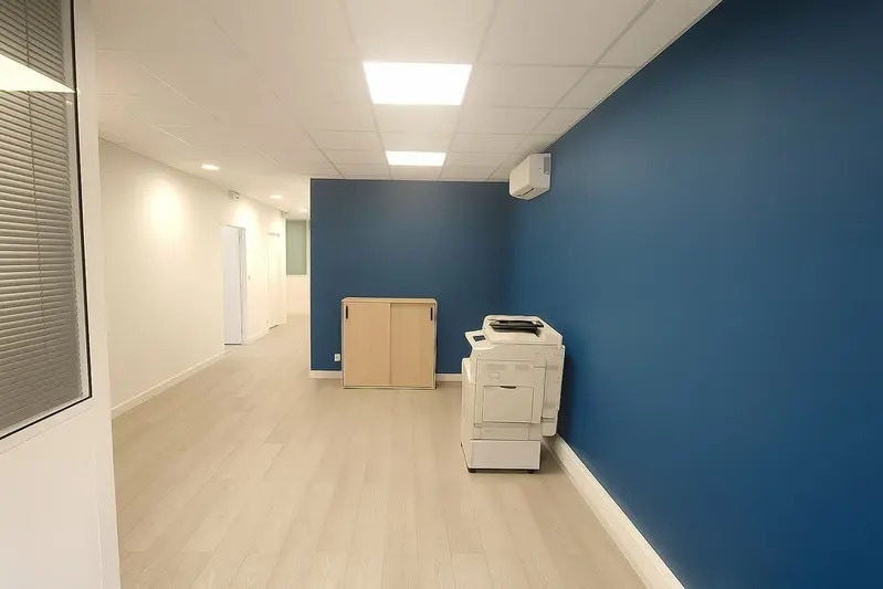 Local d'activités dans Vaulx-Milieu à vendre - Photo intérieure – Image 3 sur 9