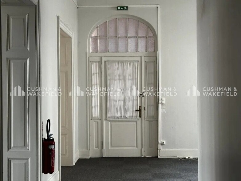 Bureau dans Strasbourg à louer - Photo de l’immeuble – Image 2 sur 11