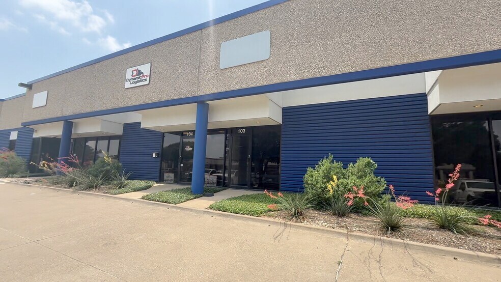 2433 Lacy Ln, Carrollton, TX à louer - Photo de l’immeuble – Image 1 sur 1