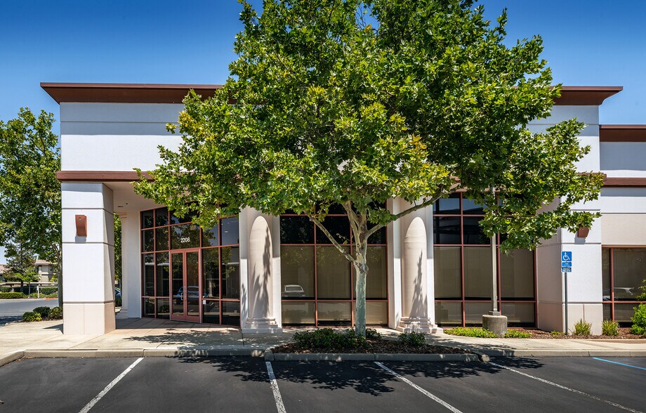 2208 Plaza Dr, Rocklin, CA à louer - Photo de l’immeuble – Image 3 sur 11