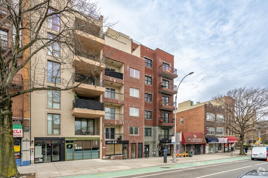 3710 31st Ave, Astoria, NY à vendre - Photo de l’immeuble – Image 3 sur 5