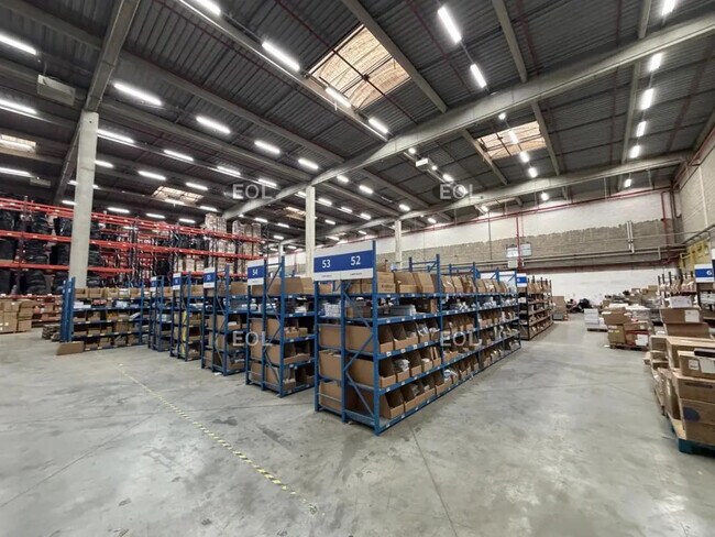 Plus de détails pour Industriel/Logistique à louer