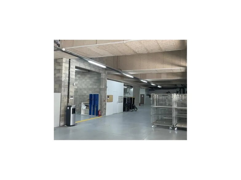 Local d’activités dans Paris à louer - Photo intérieure – Image 2 sur 40