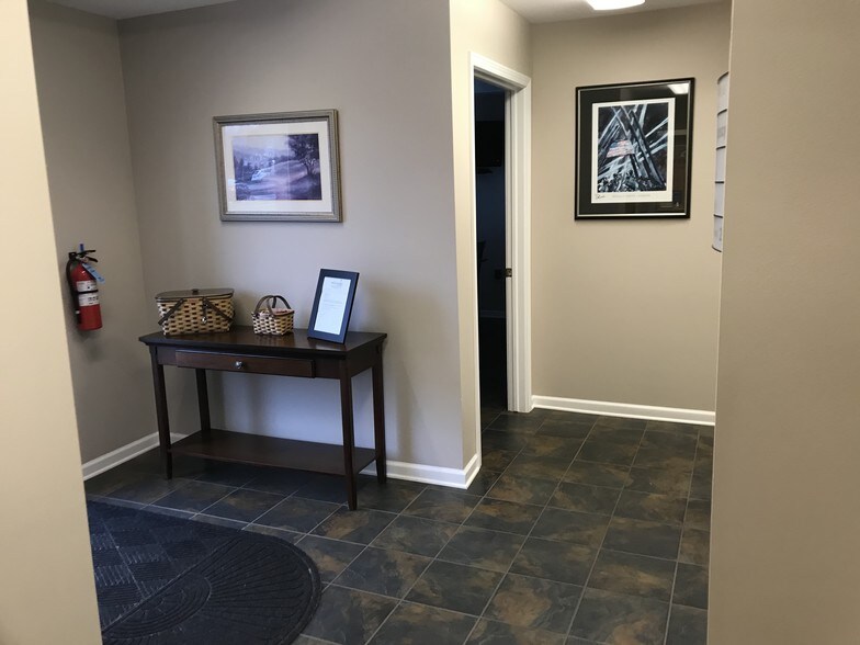 511 Eichler Dr, West Dundee, IL à louer - Photo intérieure – Image 2 sur 5