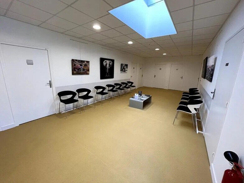 Bureau dans Istres à louer - Photo de l’immeuble – Image 3 sur 4