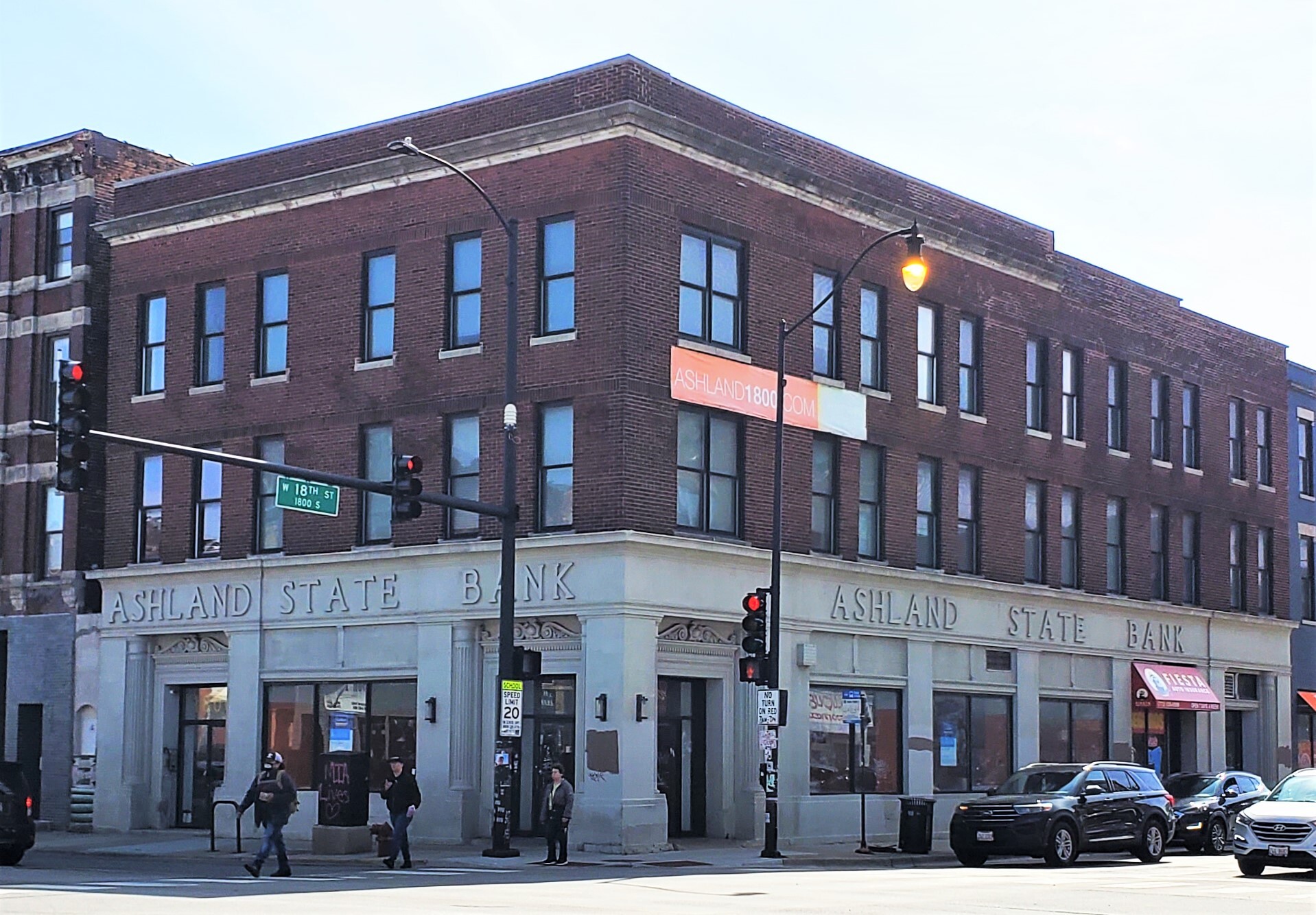 1800 S Ashland Ave, Chicago, IL à louer Photo de l’immeuble– Image 1 sur 10