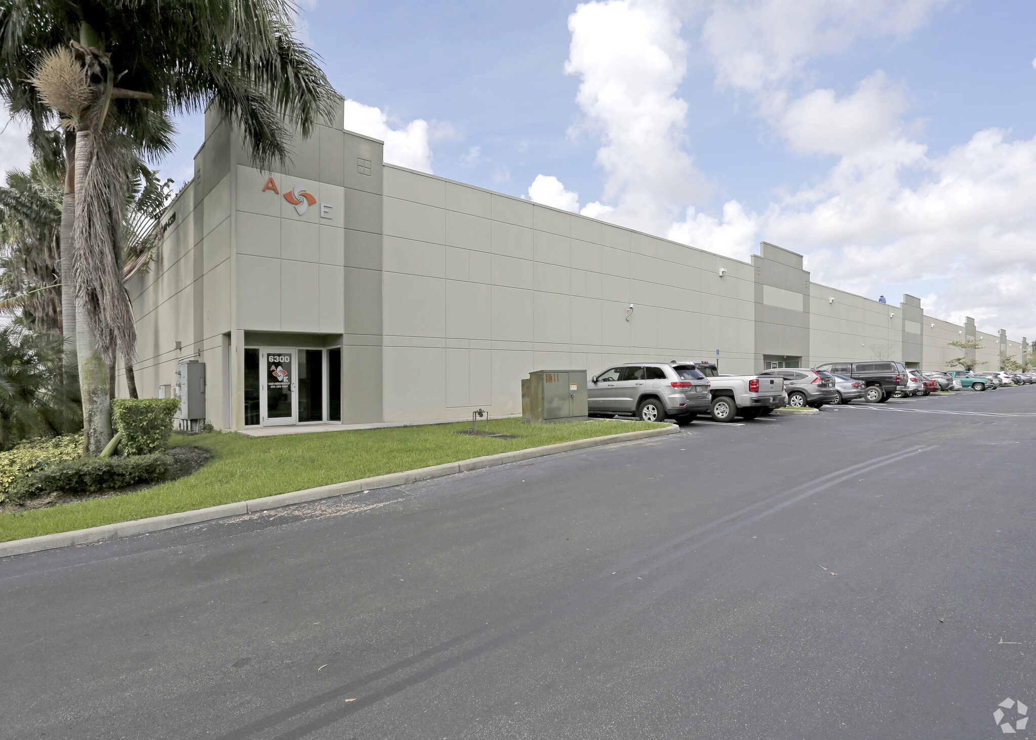 6300-6330 NW 99th Ave, Doral, FL à louer Photo principale– Image 1 sur 9