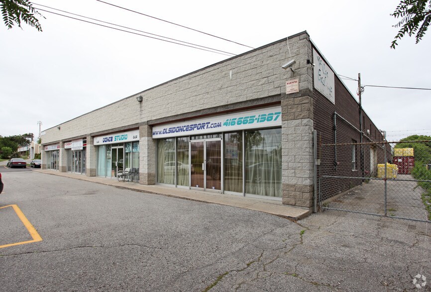 24 Martin Ross Ave, Toronto, ON à louer - Photo de l’immeuble – Image 2 sur 2