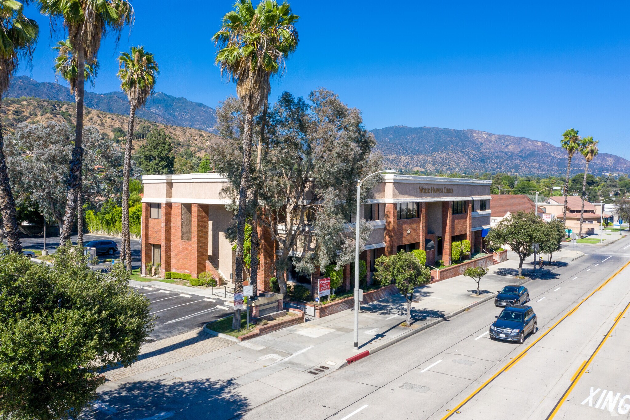 317 E Foothill Blvd, Arcadia, CA à louer Photo principale– Image 1 sur 5