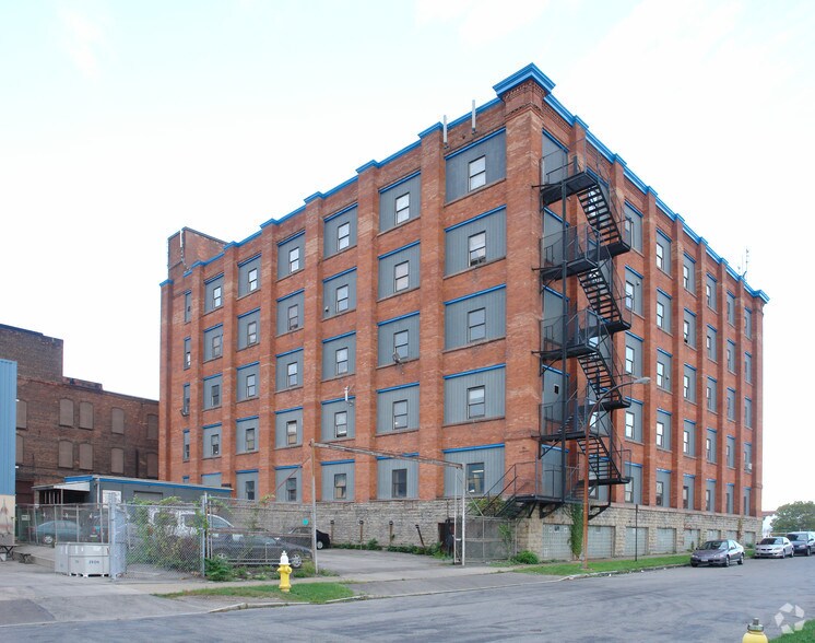 39-49 St Bridgets Dr, Rochester, NY à louer - Photo de l’immeuble – Image 3 sur 3