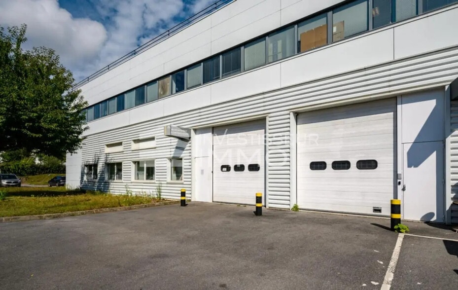 Local d’activités dans Cergy à louer - Photo de l’immeuble – Image 2 sur 4