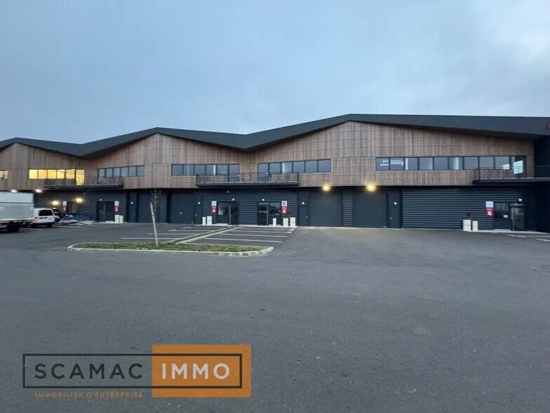 Local d'activités dans Moissy-Cramayel à vendre - Photo de l’immeuble – Image 1 sur 5
