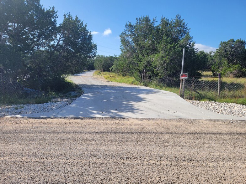 638 Bonita Dr, Blanco, TX à vendre - Photo de l’immeuble – Image 2 sur 6