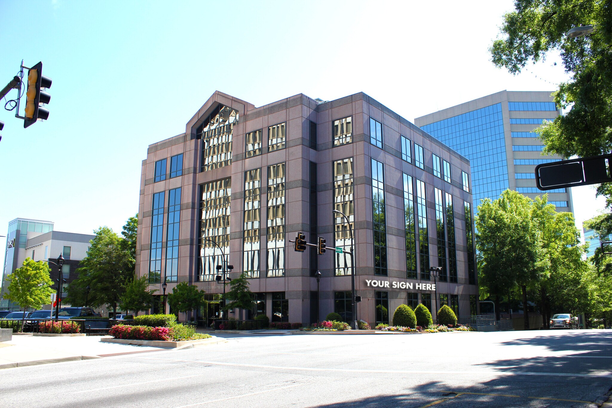 300 N Main St, Greenville, SC à louer Photo de l’immeuble– Image 1 sur 6