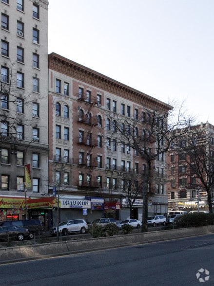 559 W 156th St, New York, NY à vendre - Photo de l’immeuble – Image 2 sur 4