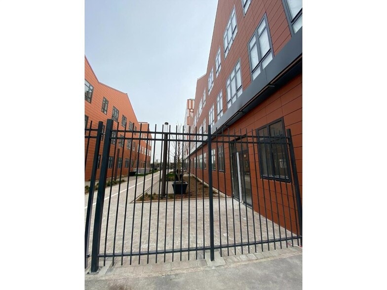 Local d’activités dans Argenteuil à louer - Photo de l’immeuble – Image 3 sur 6