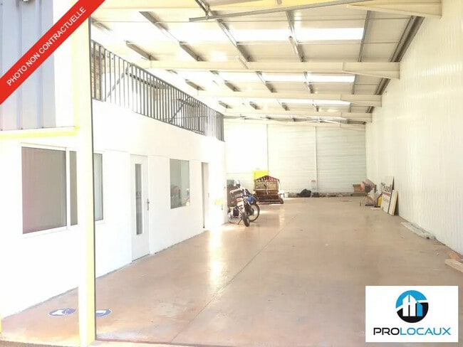 Plus de détails pour Local d'activités à louer