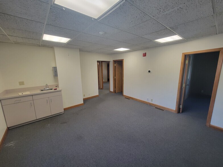221 Chelmsford St, Chelmsford, MA à louer - Photo intérieure – Image 3 sur 7