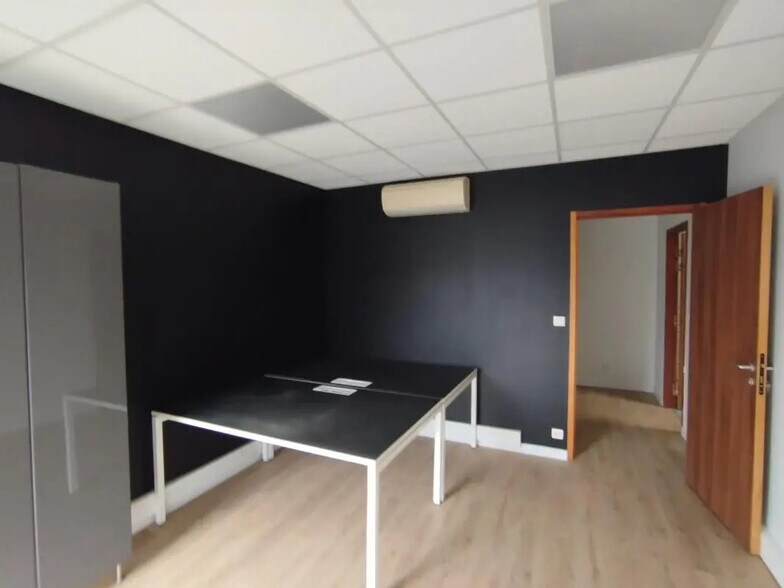 Local d’activités dans Montrabé à louer - Photo de l’immeuble – Image 3 sur 9