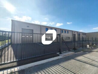 Plus de détails pour 6 Rue Des Cumines, Vrigny - Différents types d’espaces à louer