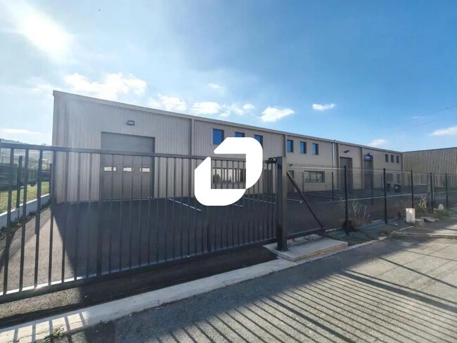 Plus de détails pour 6 Rue Des Cumines, Vrigny - Différents types d’espaces à louer