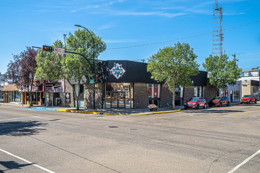 4916 50 Av, Lloydminster, AB à louer - Photo principale – Image 1 sur 31