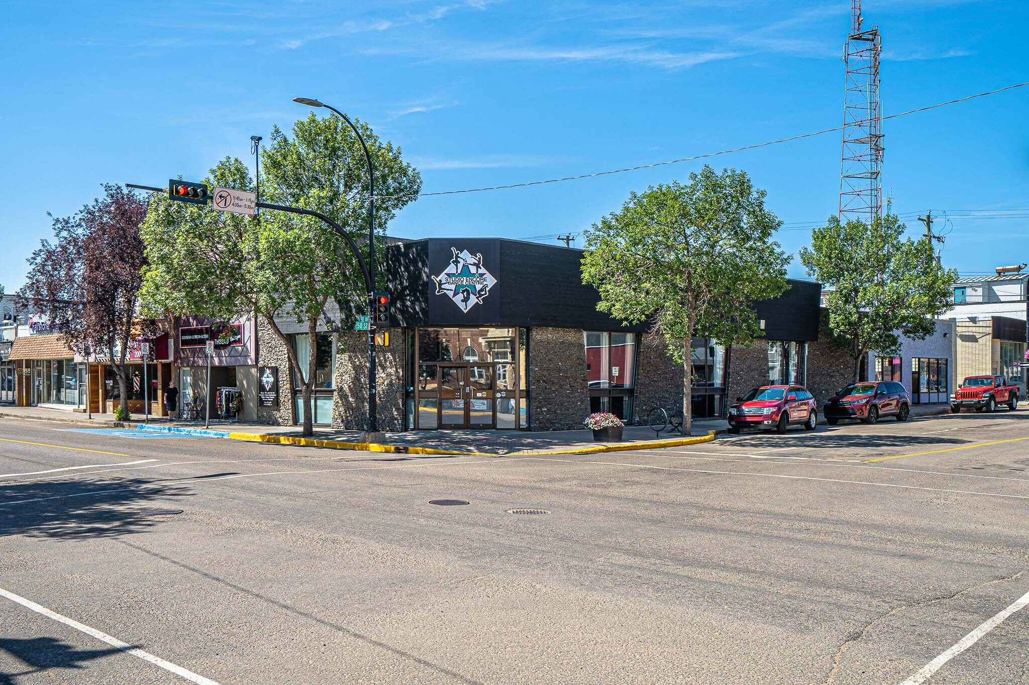 4916 50 Av, Lloydminster, AB à louer Photo principale– Image 1 sur 32