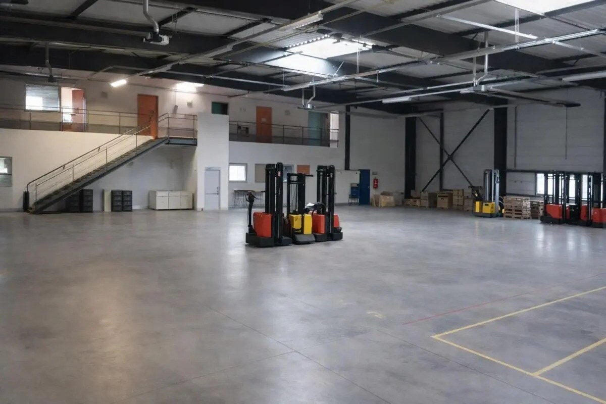 Industriel/Logistique dans Périgny à louer Photo intérieure– Image 1 sur 7