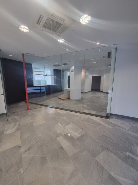 Immeuble residentiel dans Madrid, Madrid à vendre - Photo de l’immeuble – Image 3 sur 3