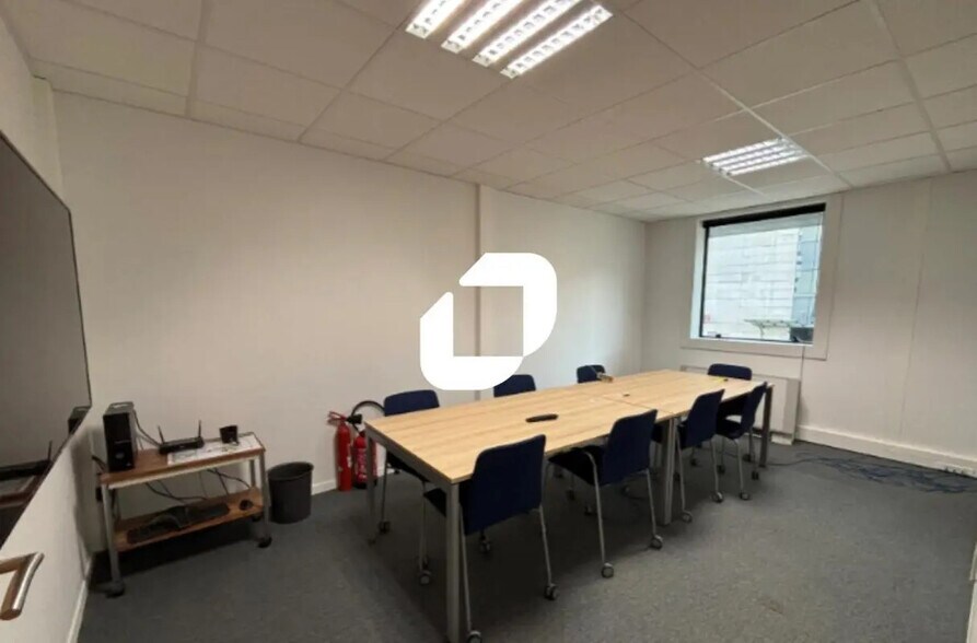 Bureau dans Grenoble à louer - Photo de l’immeuble – Image 2 sur 6