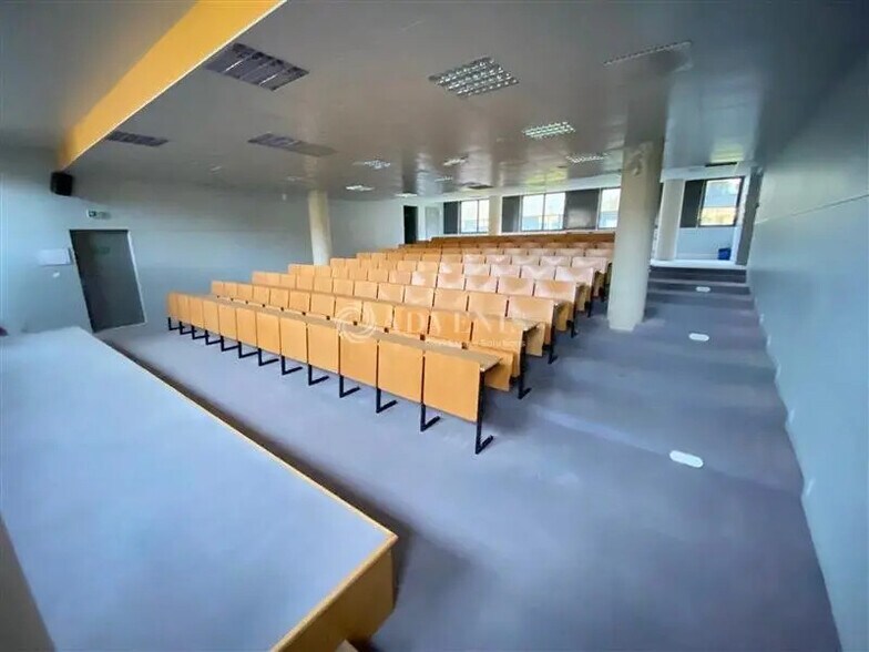 Bureau dans Champs-sur-Marne à louer - Photo de l’immeuble – Image 2 sur 10