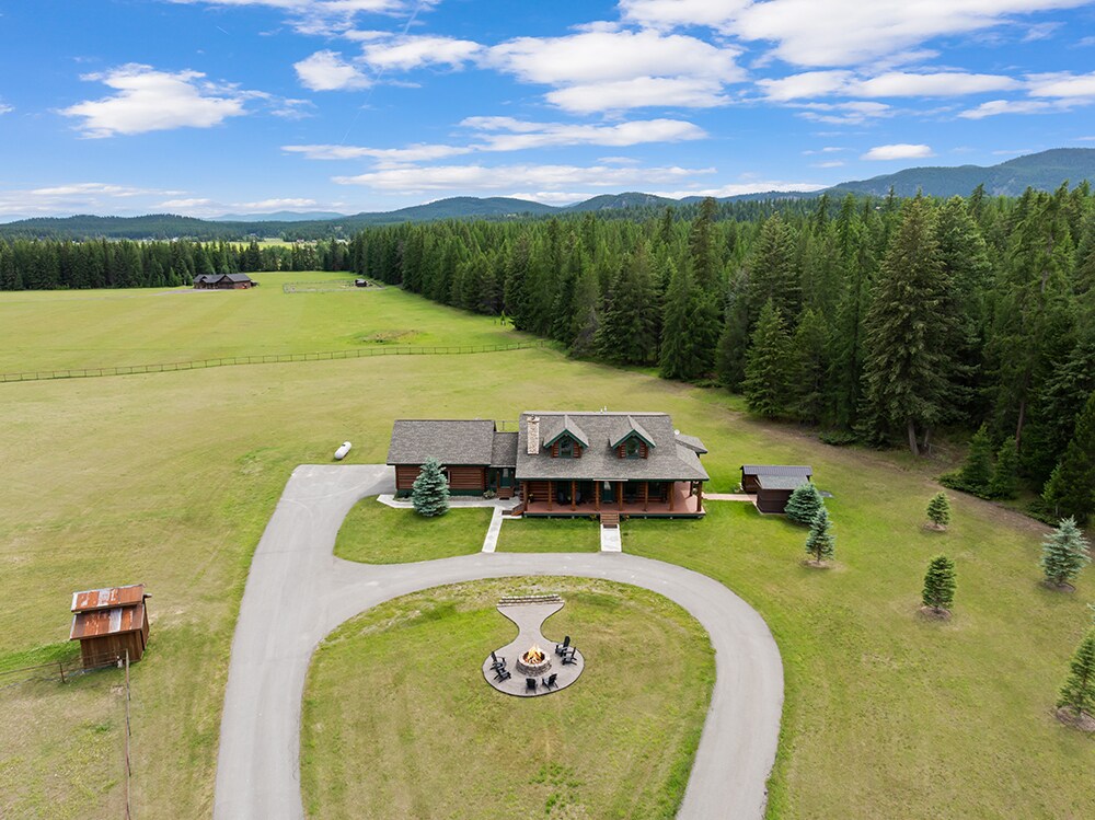 555 Twin Bridges Rd, Whitefish, MT à vendre Photo de l’immeuble– Image 1 sur 36