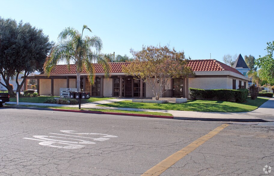 901 E Morton Pl, Hemet, CA à louer - Photo de l’immeuble – Image 3 sur 7