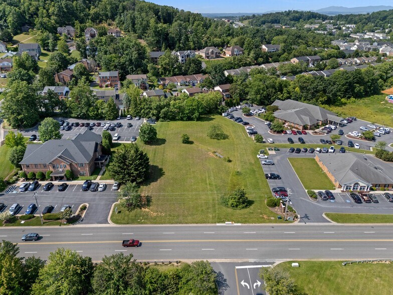 2205 Evelyn Byrd Ave, Harrisonburg, VA à vendre - Photo de l’immeuble – Image 3 sur 15